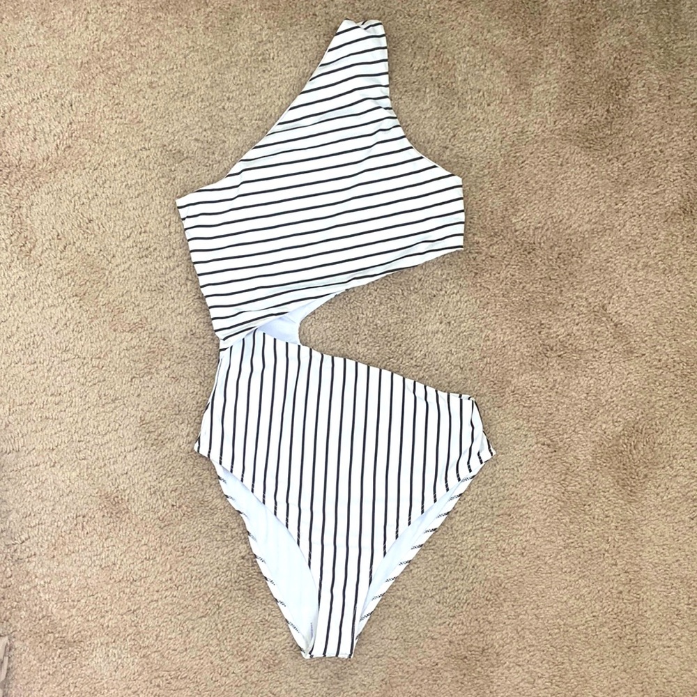 Beach Riot One Piece Cut Out Swimsuit. Size Small. Never Worn NWOT